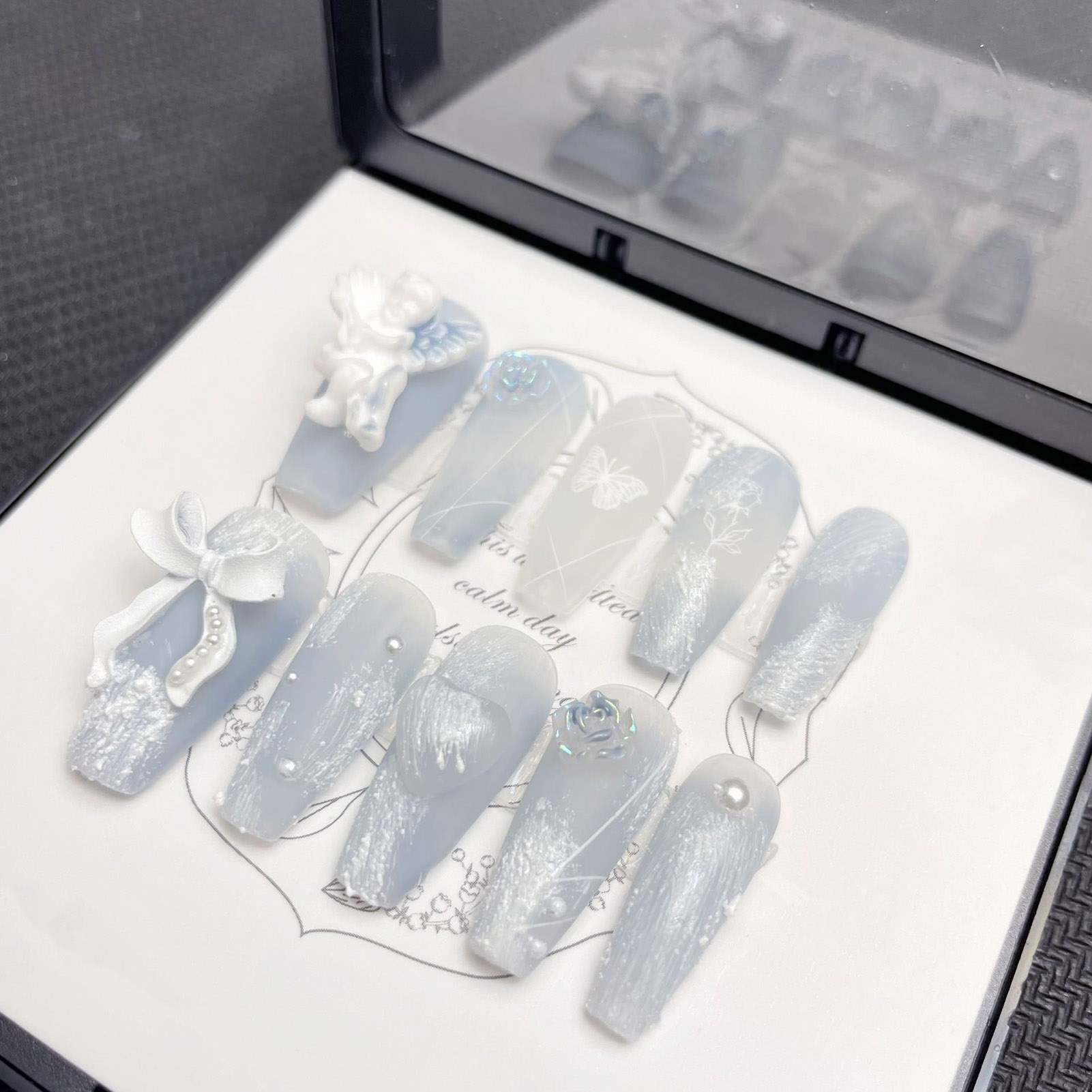 3D 石膏天使付け爪光沢のあるヘイズブルー手作りプレス爪ちょ - Nail Art Press On のレビューと価格